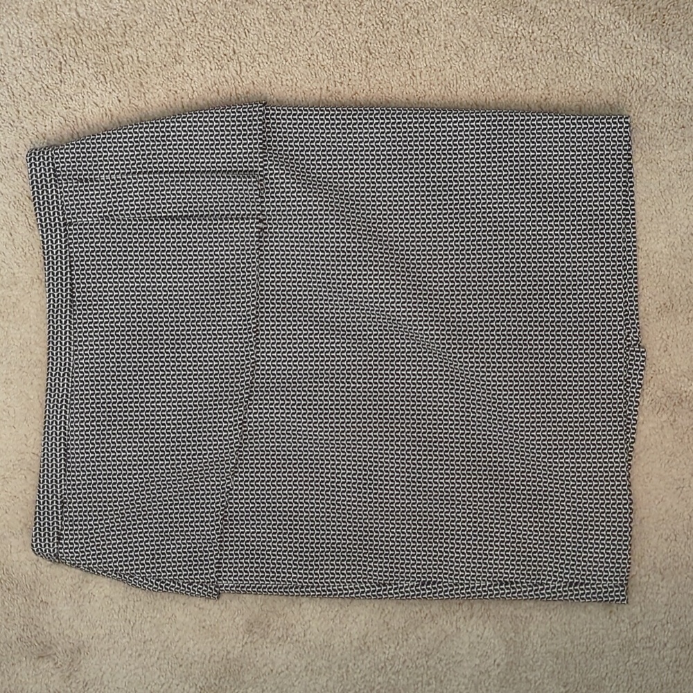 Peplum pencil skirt black and white patterned